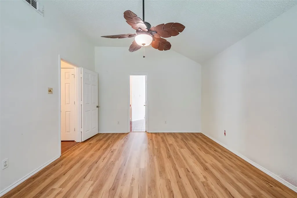 6304 Brookcrest Drive Arlington TX 76018