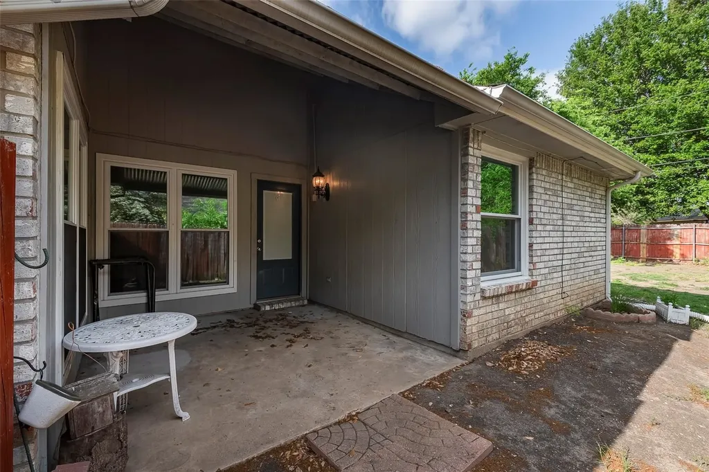 6304 Brookcrest Drive Arlington TX 76018