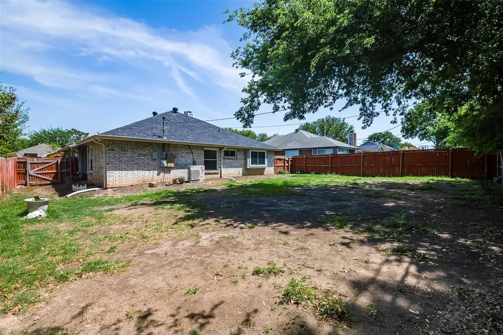 6304 Brookcrest Drive Arlington TX 76018