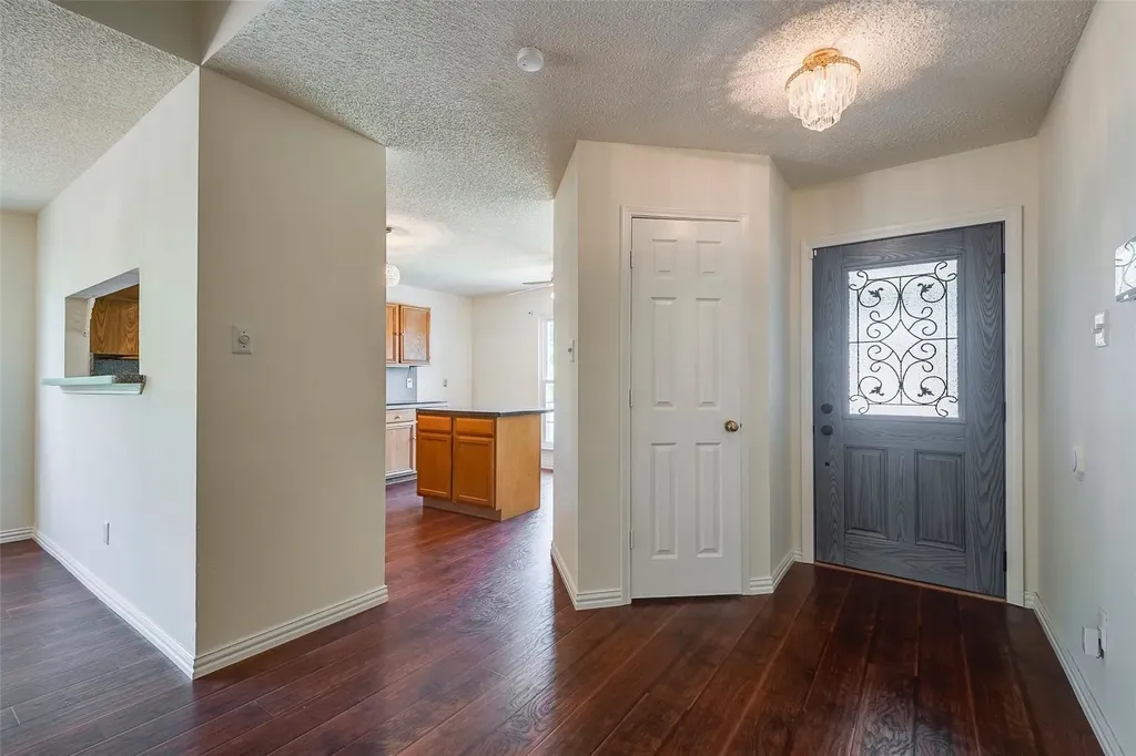 6304 Brookcrest Drive Arlington TX 76018