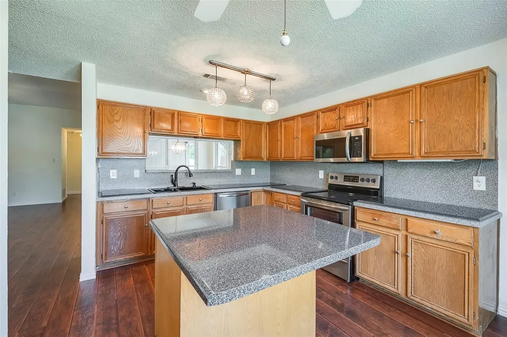 6304 Brookcrest Drive Arlington TX 76018