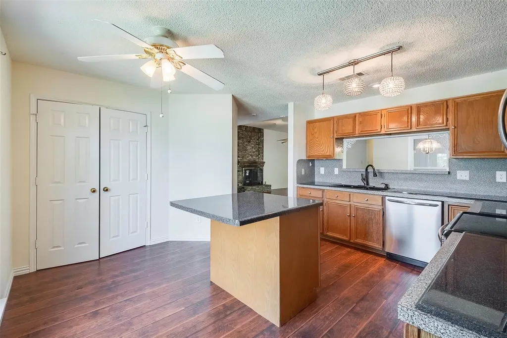 6304 Brookcrest Drive Arlington TX 76018