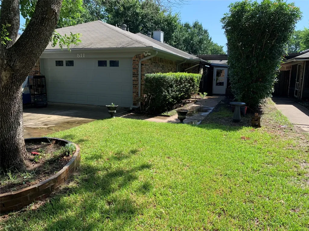 511 Essex Place Euless TX 76039