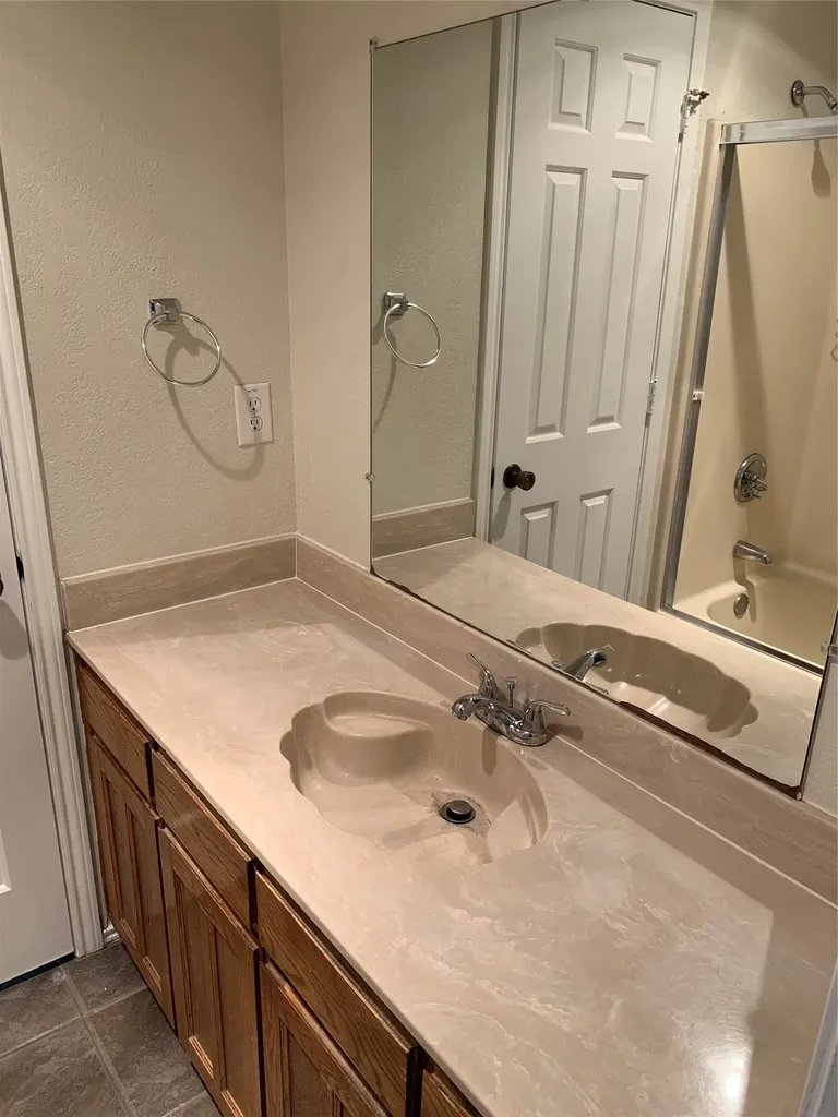 511 Essex Place Euless TX 76039