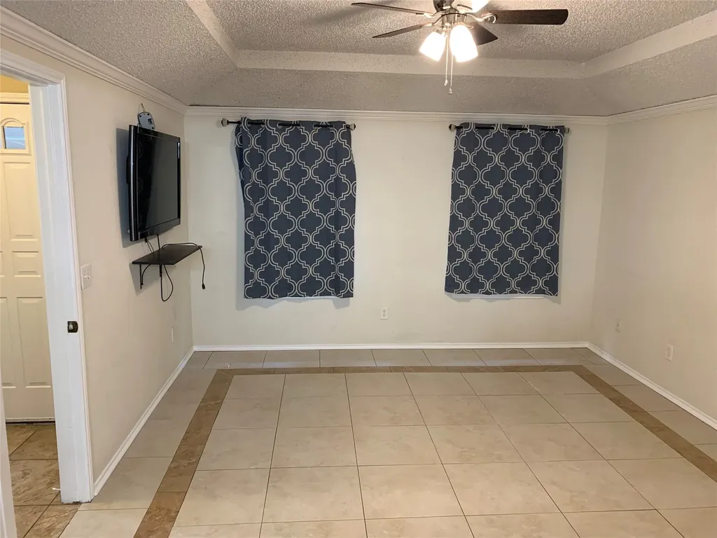511 Essex Place Euless TX 76039