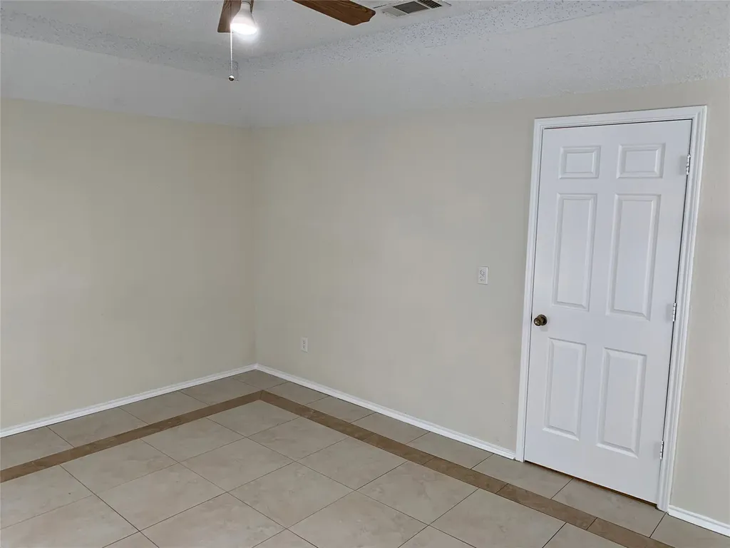 511 Essex Place Euless TX 76039