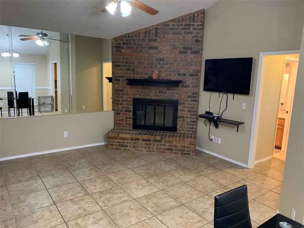 511 Essex Place Euless TX 76039