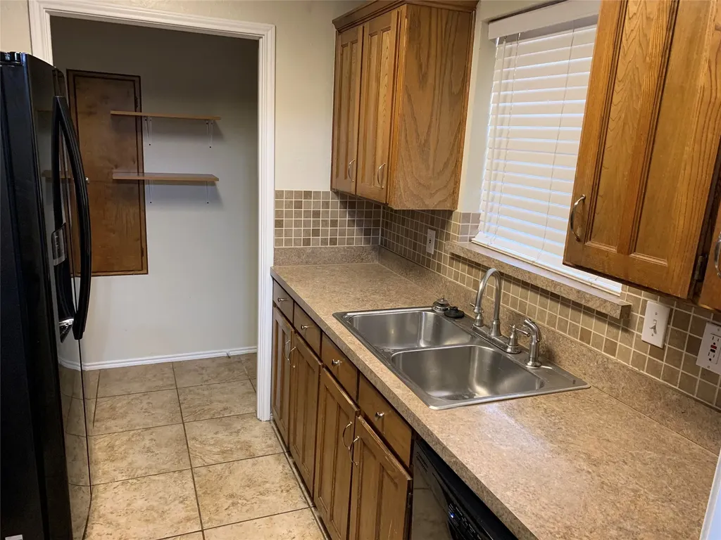 511 Essex Place Euless TX 76039