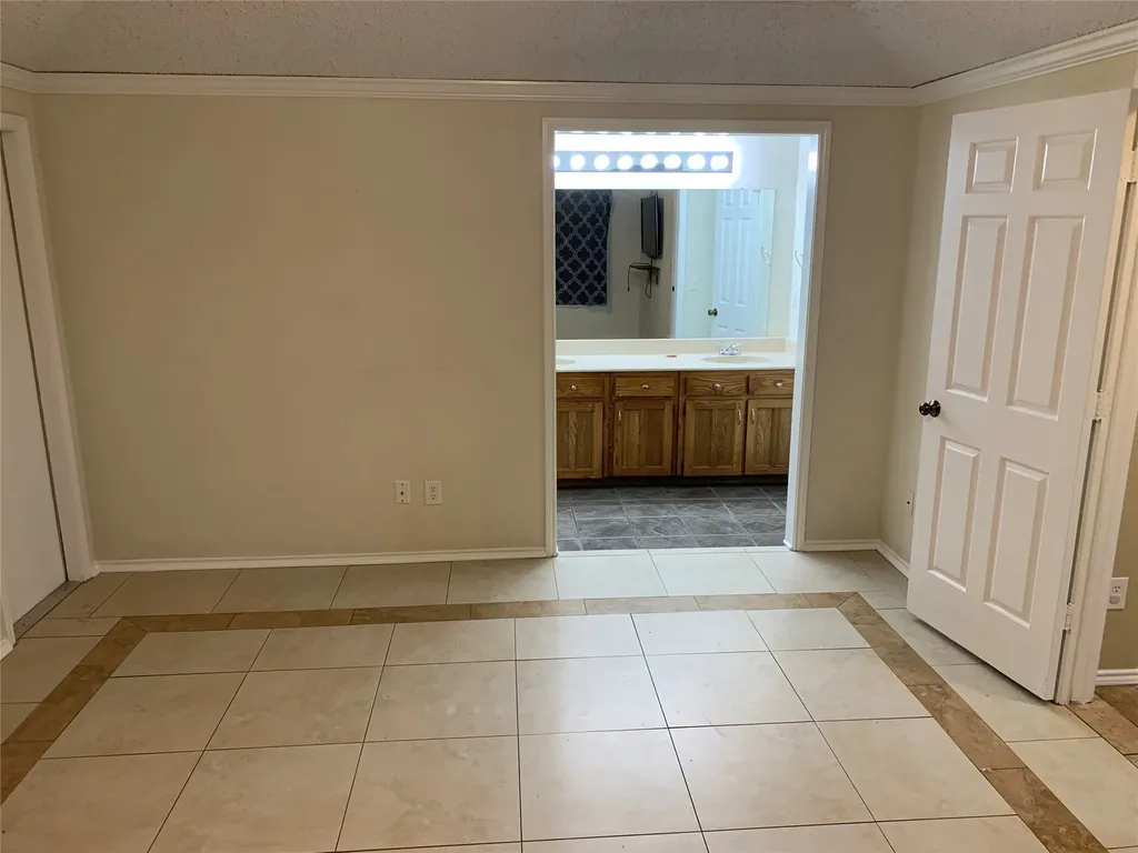 511 Essex Place Euless TX 76039