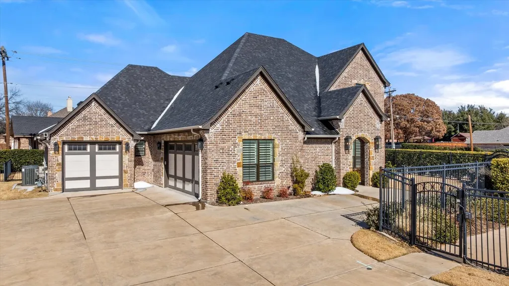 1001 Quarry Court Granbury TX 76048