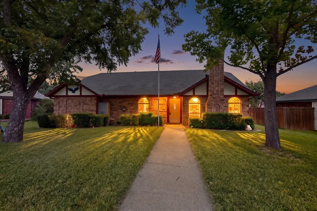 4902 Van Ness Street Garland TX 75043