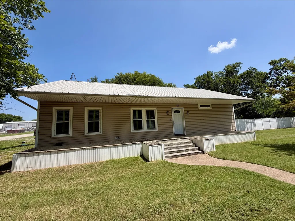 100 E Austin Street Leonard TX 75452