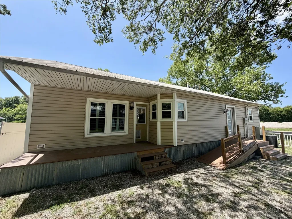 100 E Austin Street Leonard TX 75452