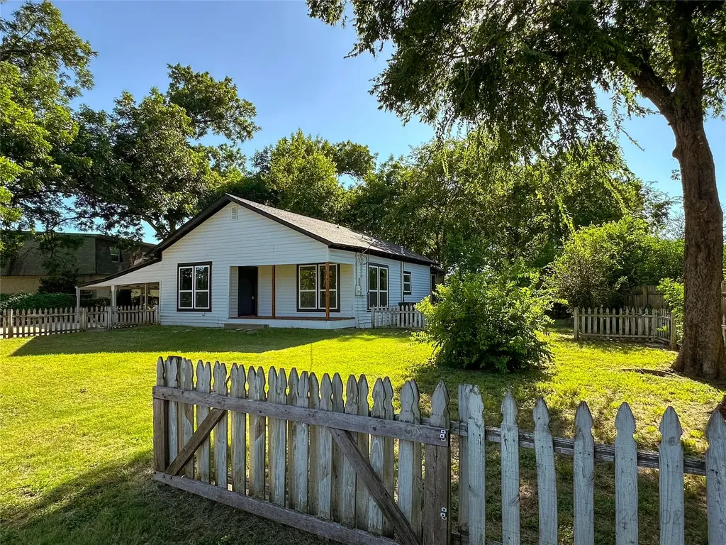 403 N Gaither Street Glen Rose TX 76043