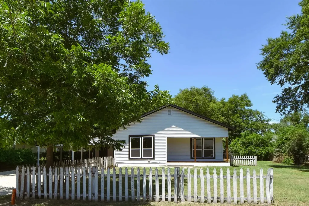 403 N Gaither Street Glen Rose TX 76043