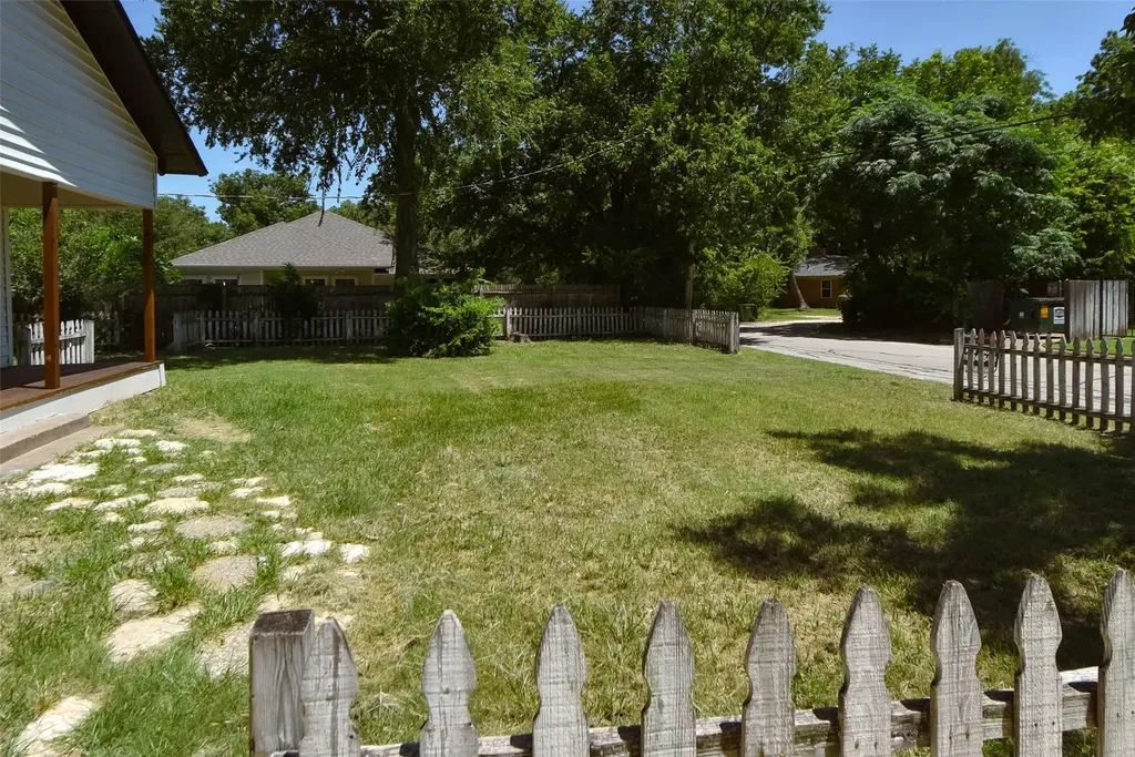 403 N Gaither Street Glen Rose TX 76043