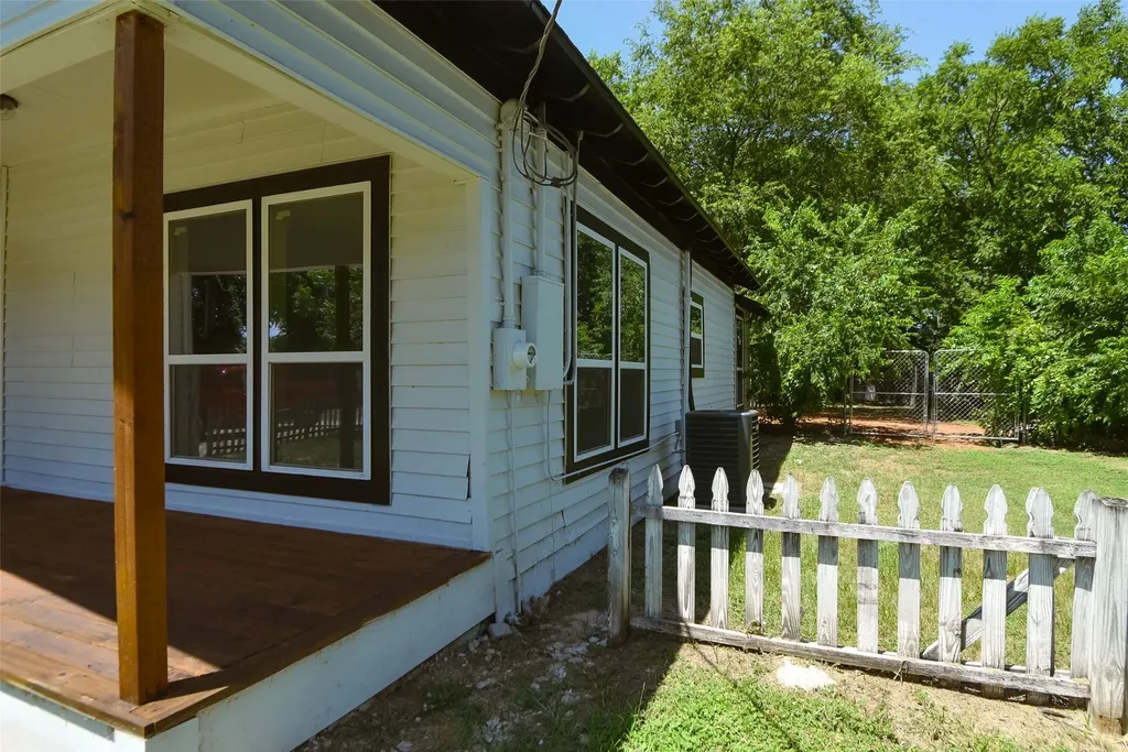 403 N Gaither Street Glen Rose TX 76043
