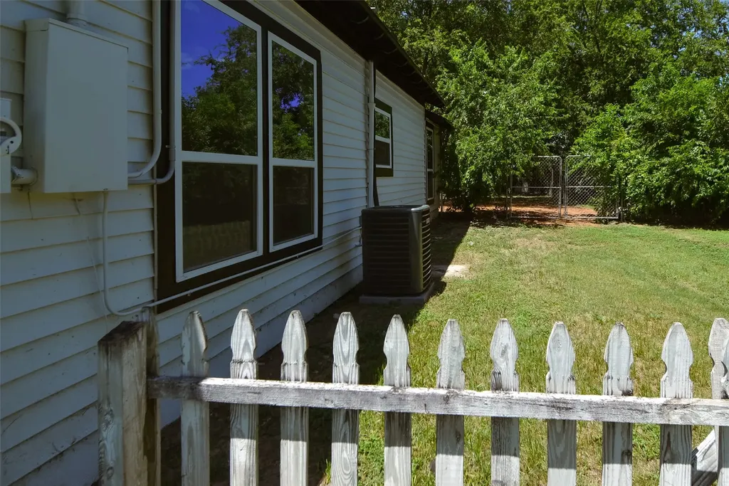 403 N Gaither Street Glen Rose TX 76043