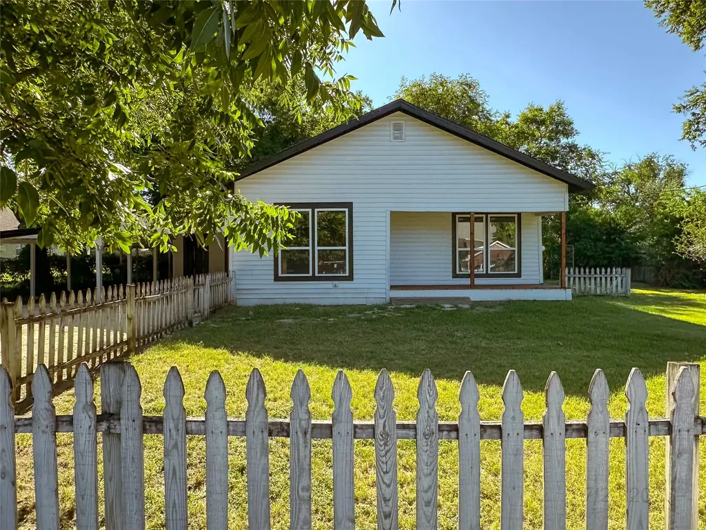 403 N Gaither Street Glen Rose TX 76043