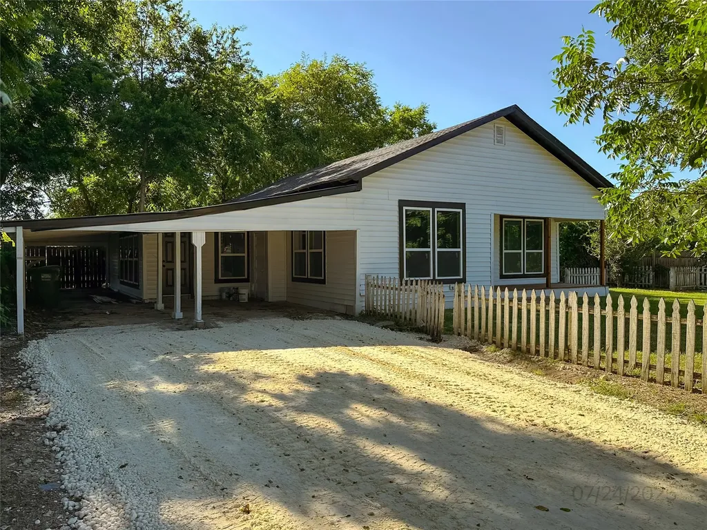 403 N Gaither Street Glen Rose TX 76043