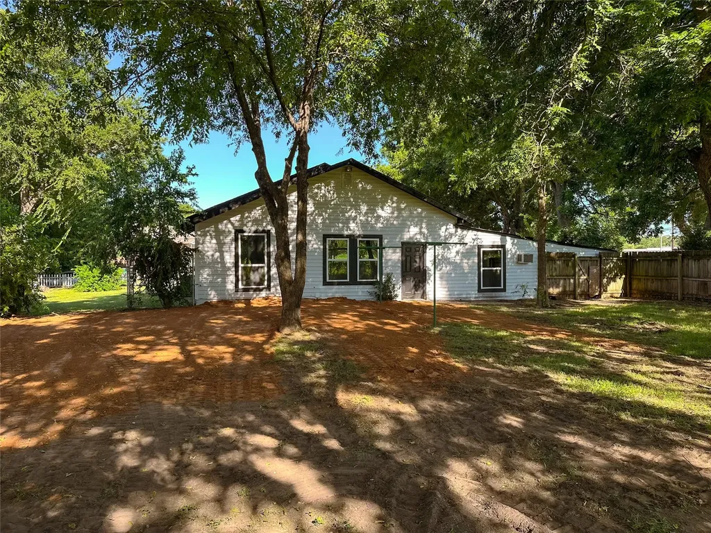 403 N Gaither Street Glen Rose TX 76043