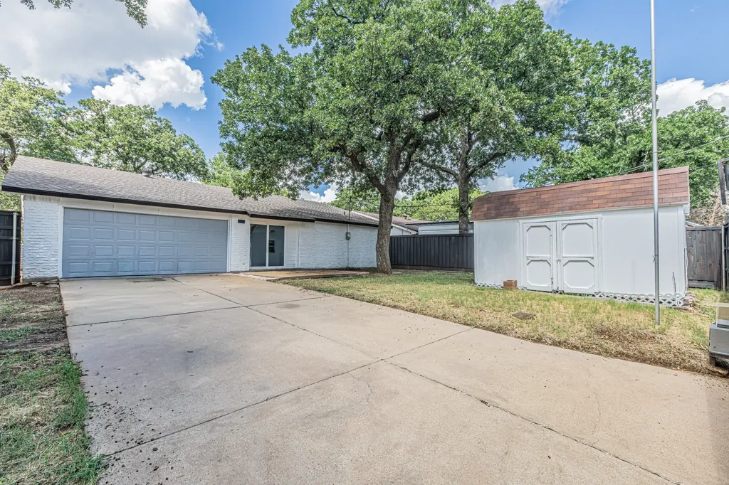 1214 Winterwood Drive Lewisville TX 75067