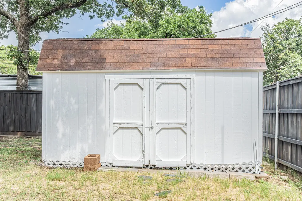 1214 Winterwood Drive Lewisville TX 75067