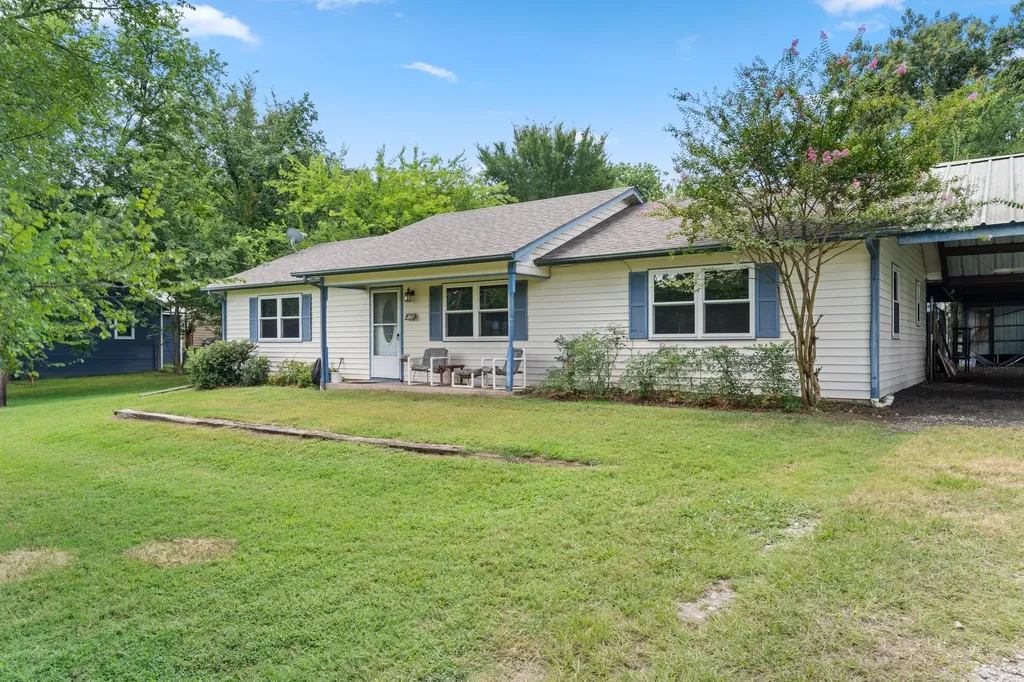 1282 Rs County Road 3325 Emory TX 75440
