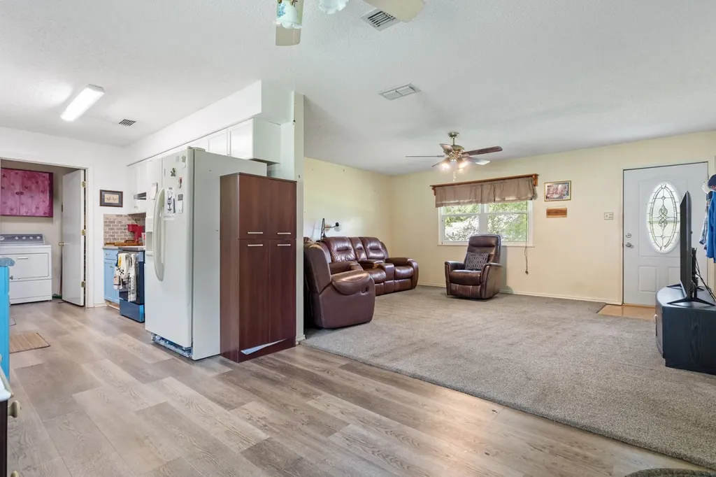 1282 Rs County Road 3325 Emory TX 75440
