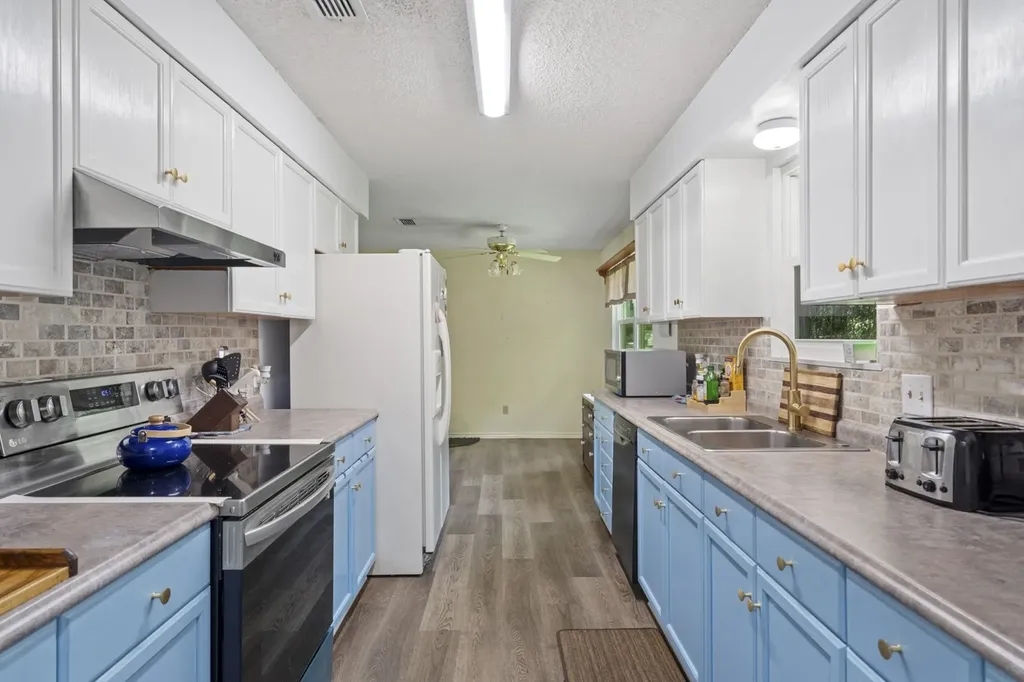 1282 Rs County Road 3325 Emory TX 75440