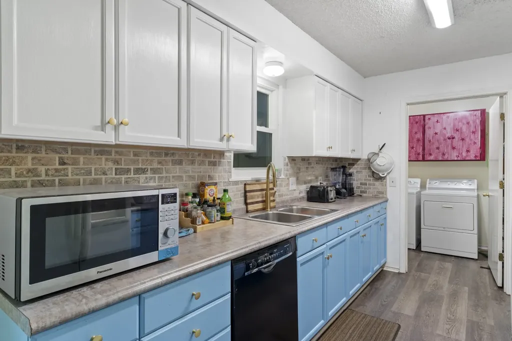 1282 Rs County Road 3325 Emory TX 75440