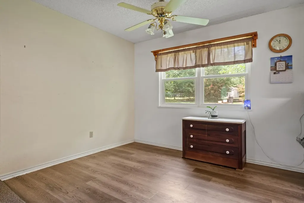 1282 Rs County Road 3325 Emory TX 75440