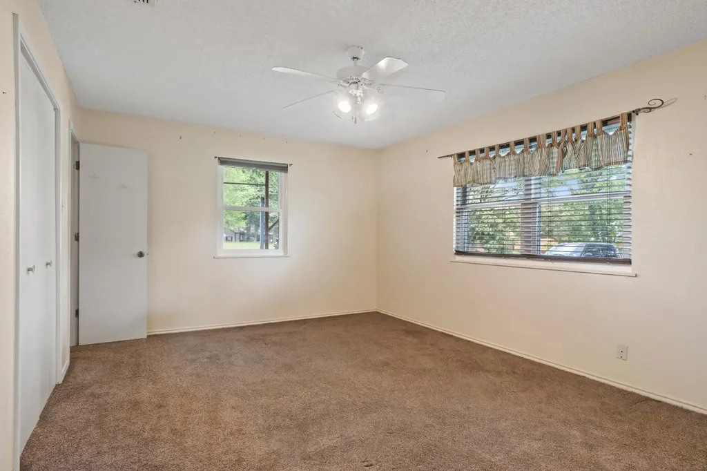 1282 Rs County Road 3325 Emory TX 75440