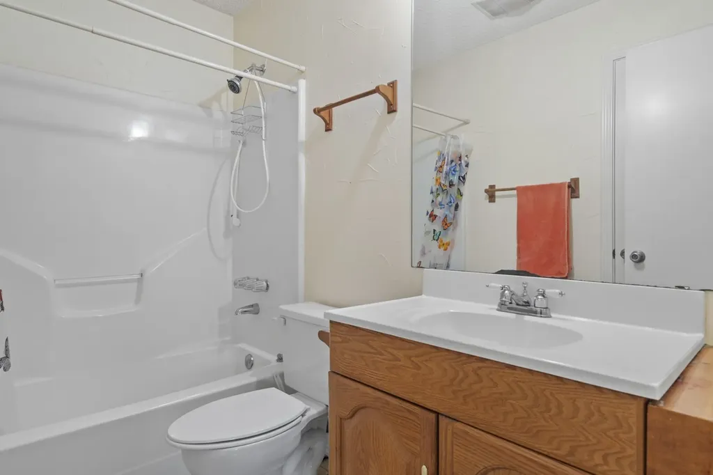 1282 Rs County Road 3325 Emory TX 75440