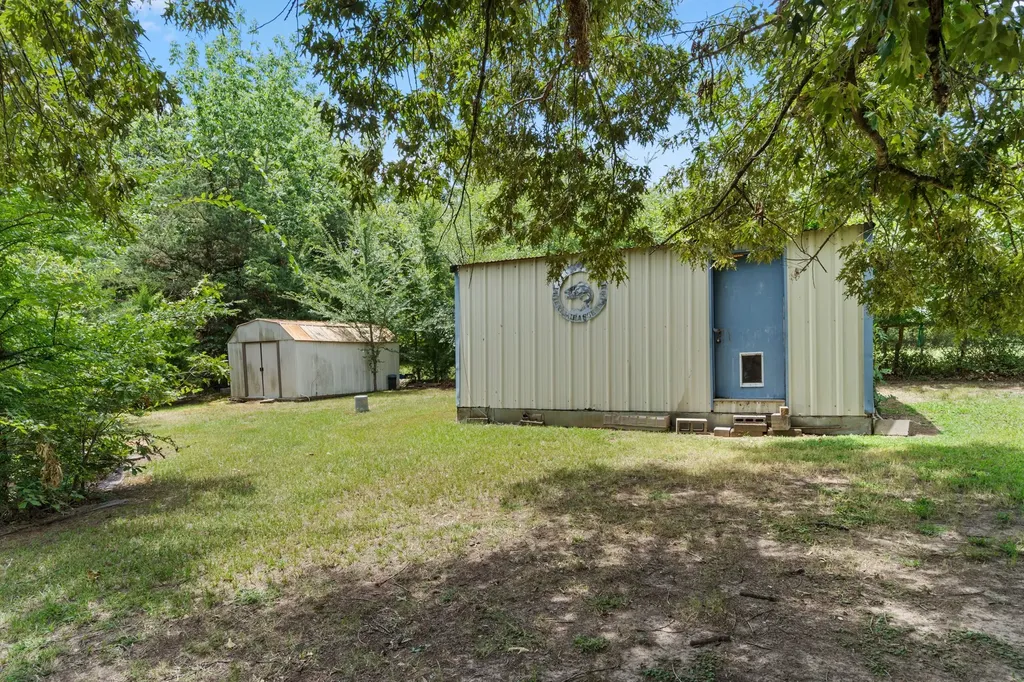 1282 Rs County Road 3325 Emory TX 75440