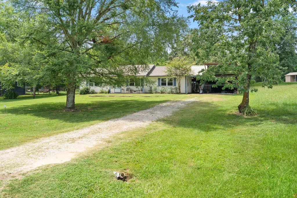 1282 Rs County Road 3325 Emory TX 75440