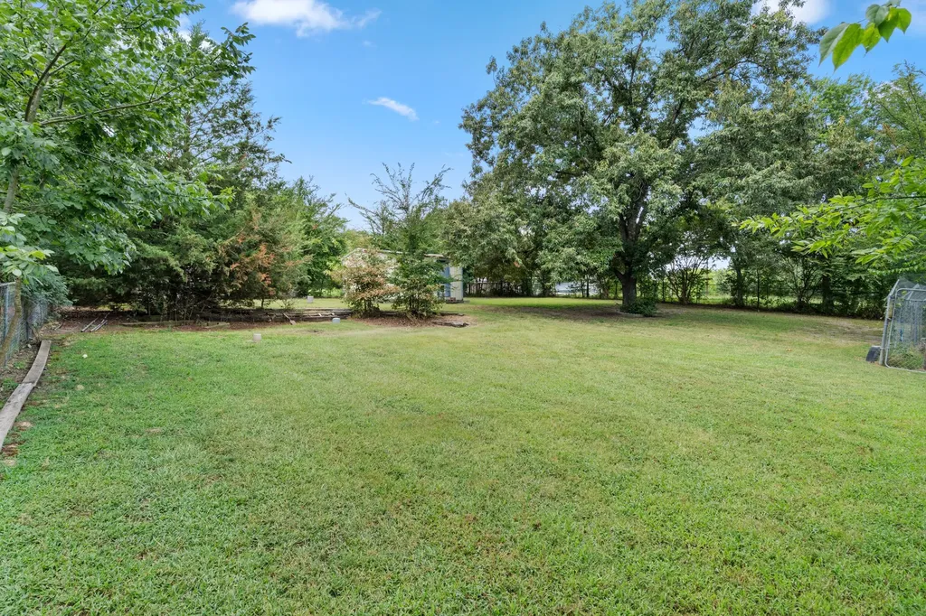 1282 Rs County Road 3325 Emory TX 75440