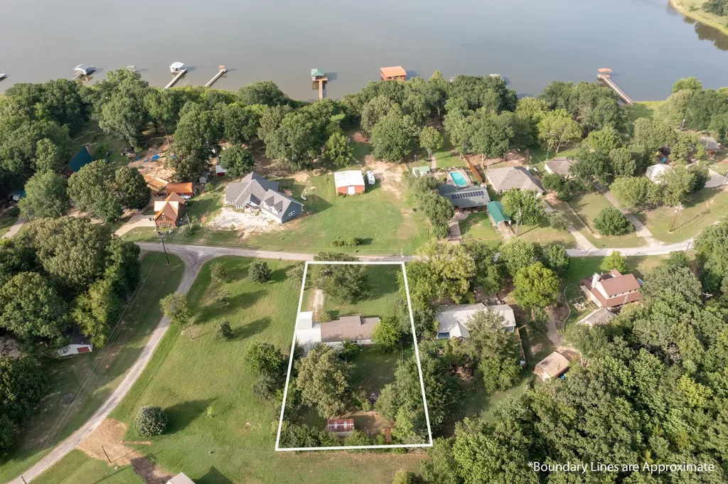 1282 Rs County Road 3325 Emory TX 75440
