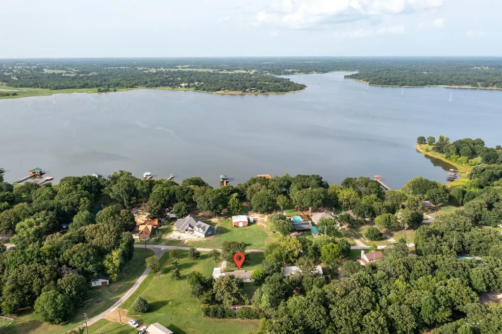 1282 Rs County Road 3325 Emory TX 75440