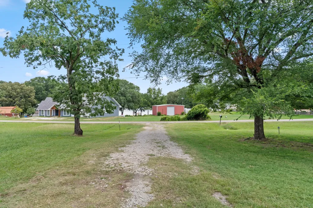 1282 Rs County Road 3325 Emory TX 75440