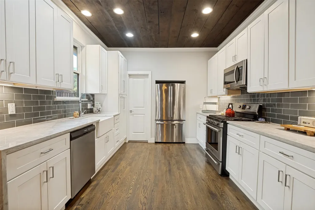 526 S Edgefield Avenue Dallas TX 75208