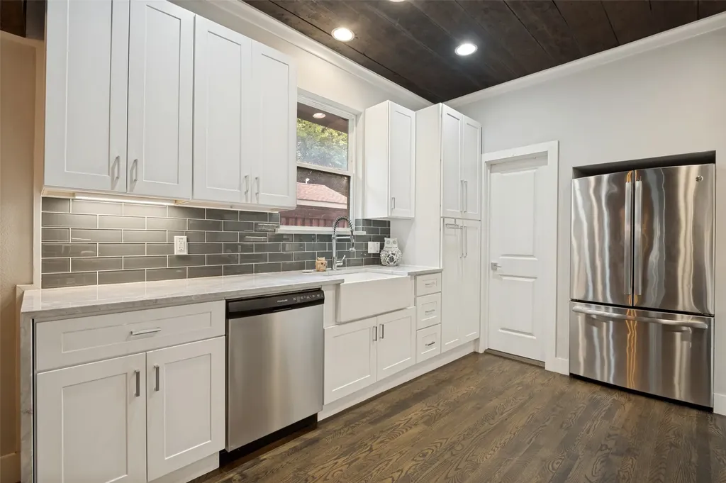 526 S Edgefield Avenue Dallas TX 75208