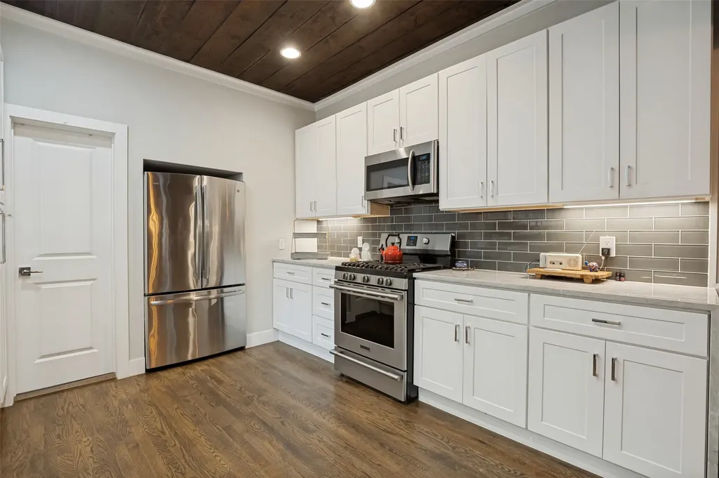 526 S Edgefield Avenue Dallas TX 75208
