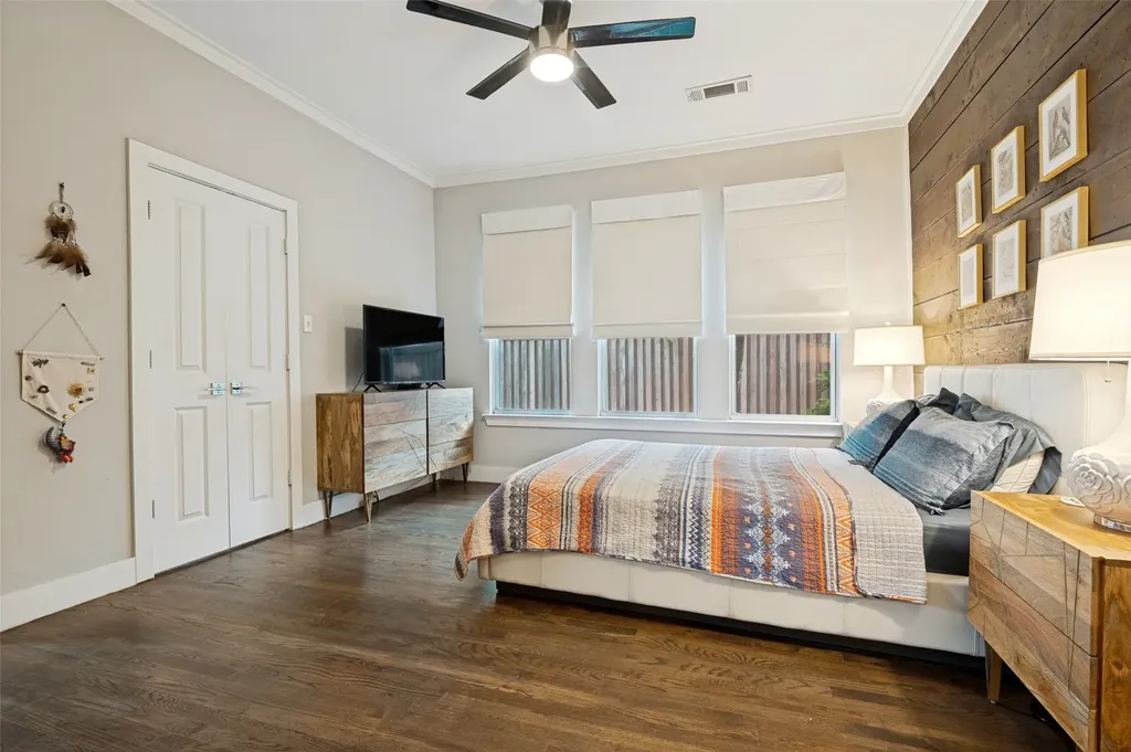 526 S Edgefield Avenue Dallas TX 75208