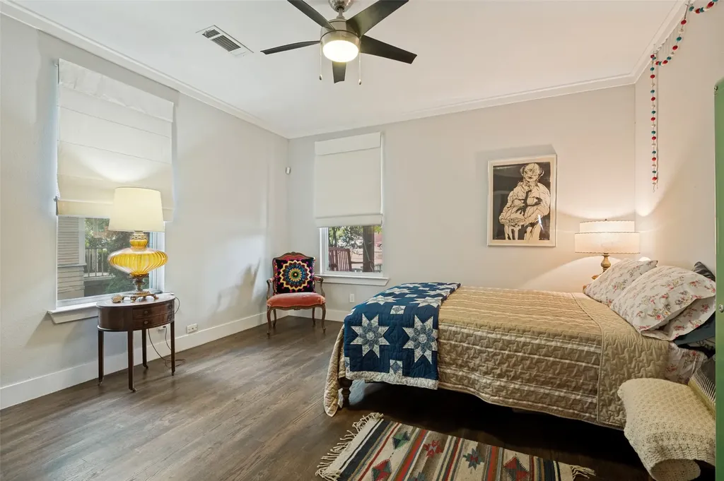 526 S Edgefield Avenue Dallas TX 75208