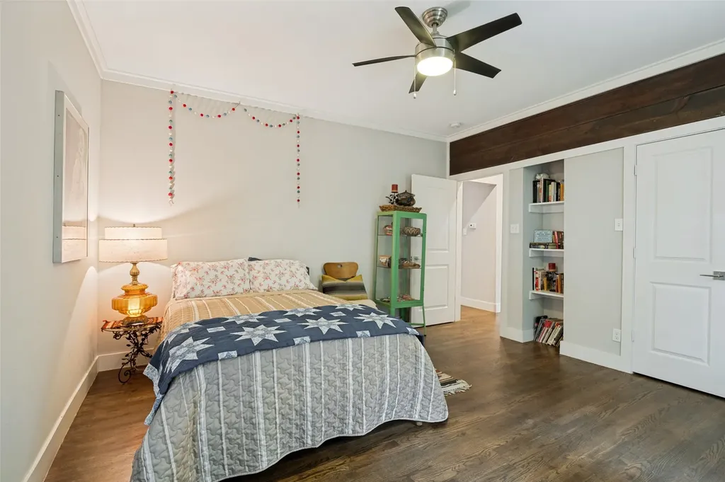 526 S Edgefield Avenue Dallas TX 75208