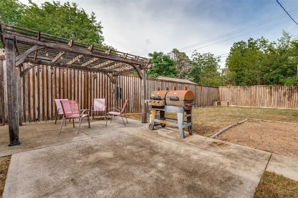 526 S Edgefield Avenue Dallas TX 75208