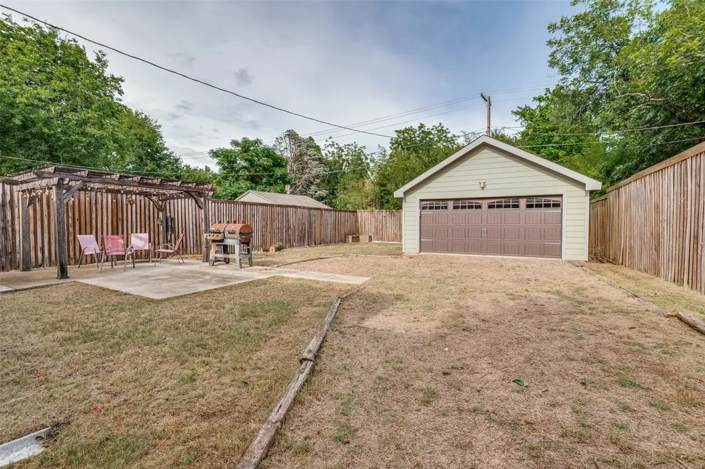 526 S Edgefield Avenue Dallas TX 75208