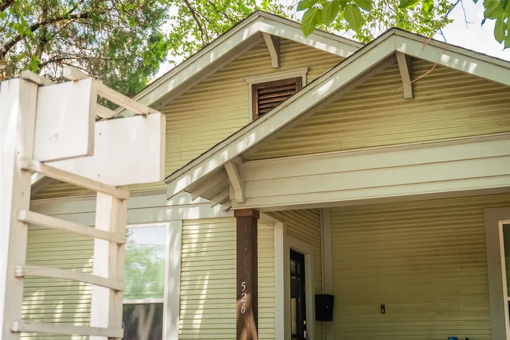 526 S Edgefield Avenue Dallas TX 75208