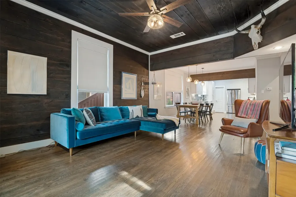 526 S Edgefield Avenue Dallas TX 75208